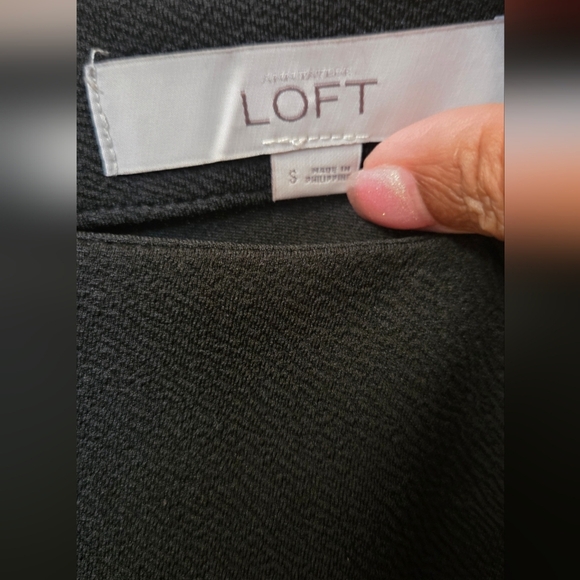 LOFT Elegant Black Blouse - Picture 5 of 5